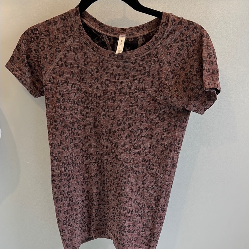 Athleta 💜 top 
Women's Leopard Print Top